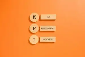 KPI, Key Performance Indicator, Word KPI on wooden blocks, Evaluation and checklist, Business